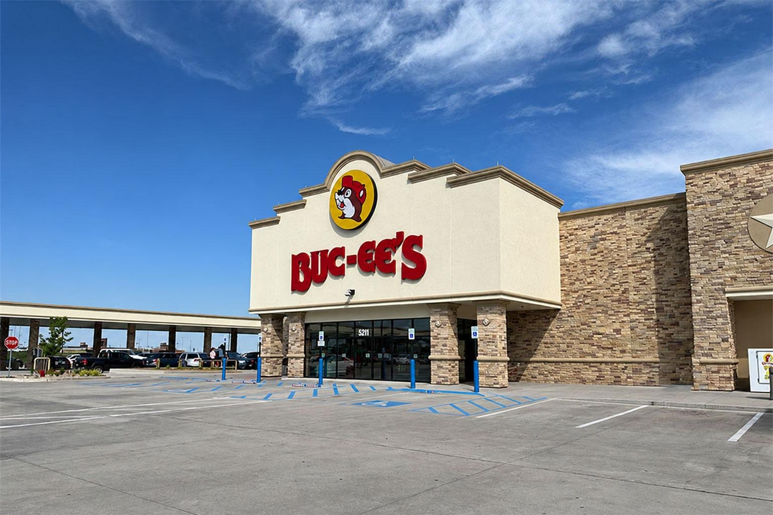 Buc-ee's entrance and parking area in Colorado