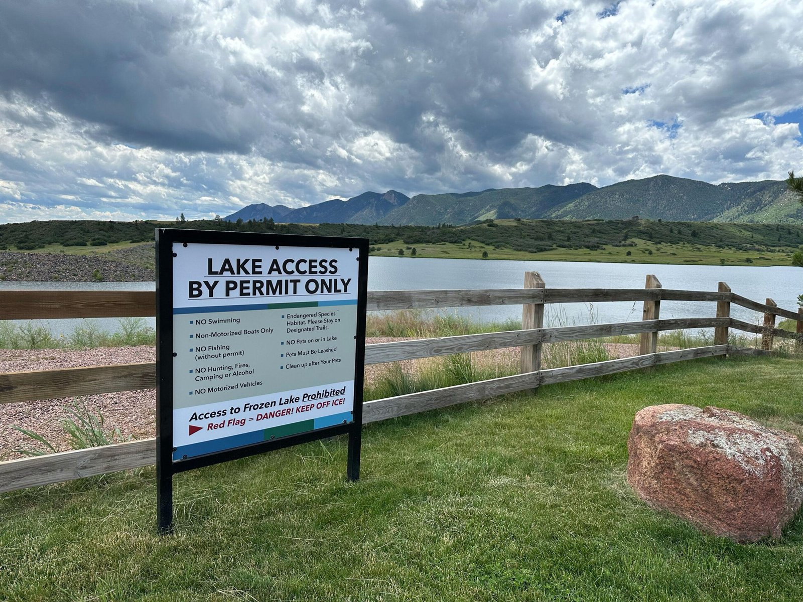 Forest Lakes lake rules sign for Bristlecone and Pinon reservoirs