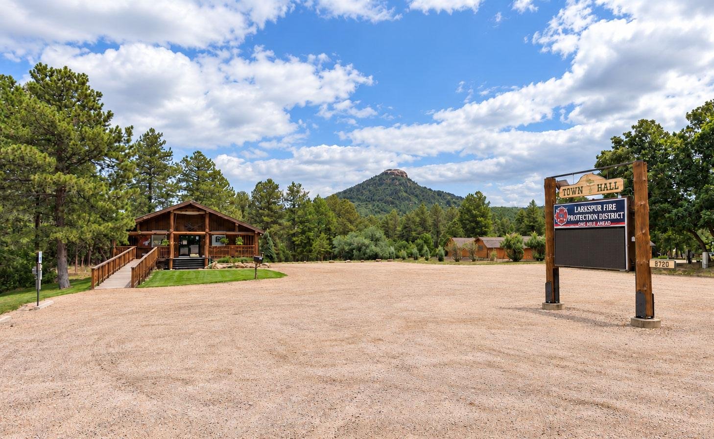 Larkspur, Colorado welcome sign